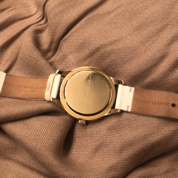 Marc by Marc Jacobs white and gold leather watch - Picture 7 of 8